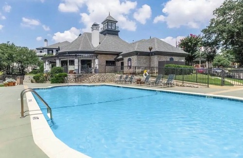 Las Colinas Apartment | Paradise,2 min to Toyota music Factory,12 min to AT&T stadium,9 min to DFW Int.
