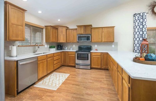 Windsor House | Parkview Retreat · Cozy Quiet Family Retreat - 4 Bed & 3 Full Bath