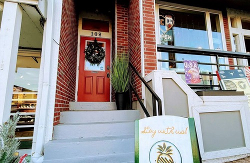 Parkville Apartment | Parkville Main St Charmer 1BR King+Shops+Eats