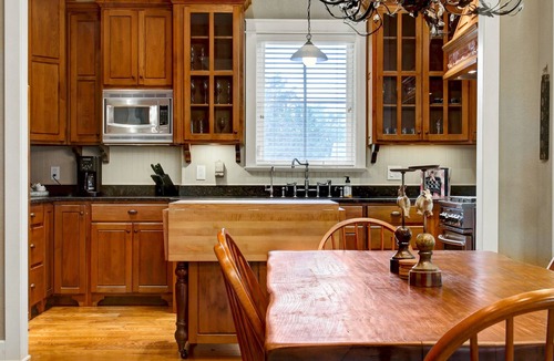 Comfort Cottage | Parvin's Cottage at Riven Rock Ranch in Comfort TX