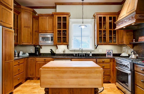 Comfort Cottage | Parvin's Cottage at Riven Rock Ranch in Comfort TX