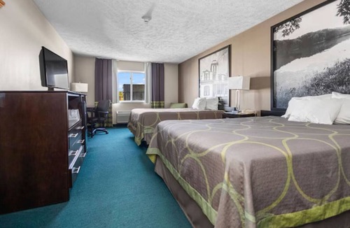 El Paso Hotel | Pass-Through Paradise | Affordable El Paso Sleep Stop w/Easy Parking | 2 Units