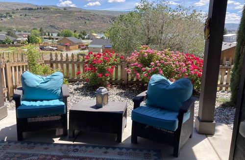Pateros House | Pateros, WA "Getaway" 2BR 2BA Sleeps 6!