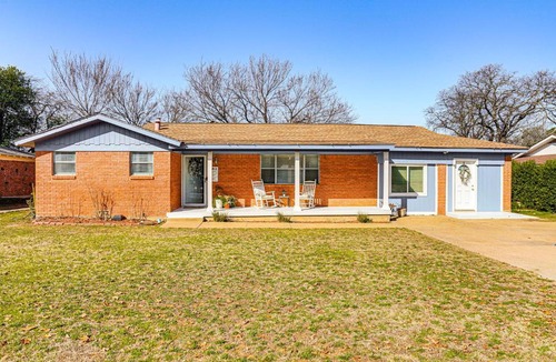 Hurst House | Patio & Fenced Yard: Newly Renovated Hurst Home!