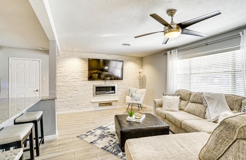 Hurst House | Patio & Fenced Yard: Newly Renovated Hurst Home!