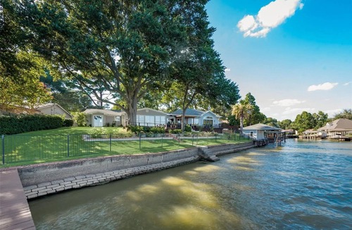 Enchanted Oaks House | Payne Springs Paradise with Hot tub and Pool
