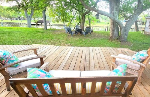 Cedar Lane House | Peace, luxury and fishing under 100 year old oaks