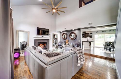Tulsa House | 'Peace & Tranquility': Home 2 Mi to Dtwn Tulsa!