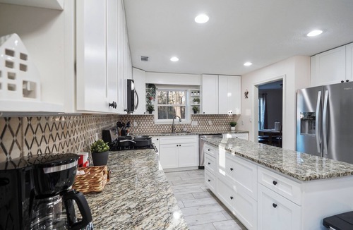 Huffman House | Peaceful 2BR Sanctuary - King Bed- Your Home Away From Home