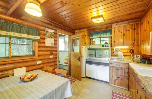 Newport Cabin | Peaceful 3-bedroom cabin on Sacheen Lake near Newport and Spokane