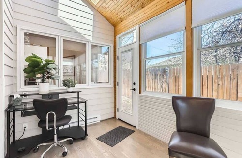 Newlands House | Peaceful 4 BDR Retreat in Boulder