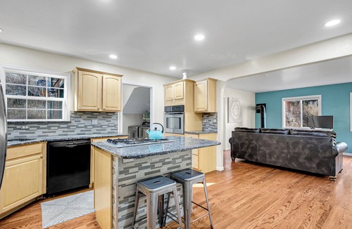 Evergreen House | Peaceful 4-bedroom house in Evergreen 1/2 Mile To Downtown