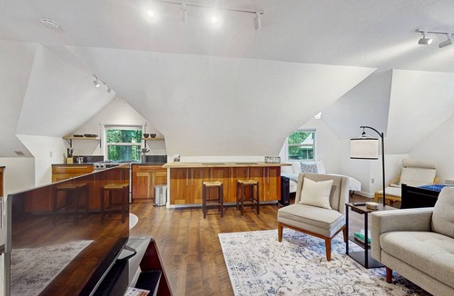 Rollingbay Apartment | Peaceful Bainbridge Island Studio on Horse Farm with Trail Access