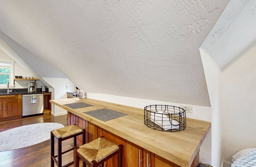 Rollingbay Apartment | Peaceful Bainbridge Island Studio on Horse Farm with Trail Access