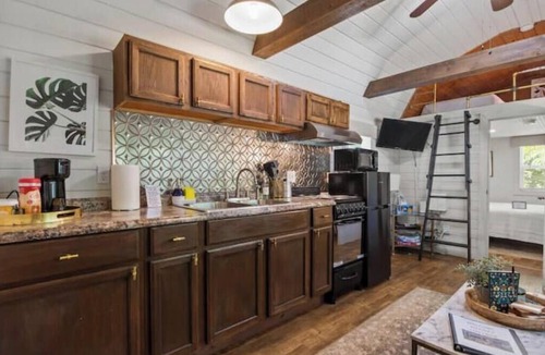 Camden Cottage | Peaceful Cozy Tiny Home+Fast Wifi+Near TN River+Great Food Spots