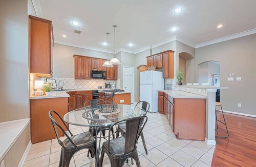 Conroe House | Peaceful Exec Home w Office Near Everything