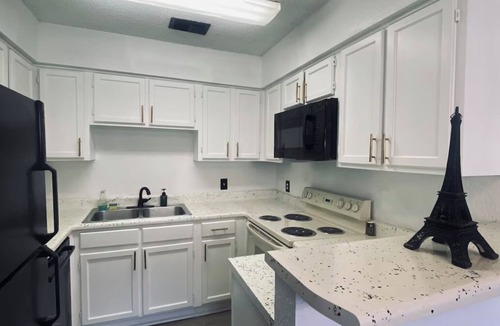 Fort Worth House | Peaceful Fort Worth House – Fireplace & Pet Friendly