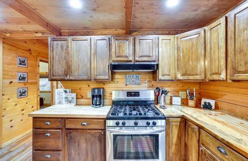 Garden Valley Cabin | Peaceful Garden Valley Cabin w/Private Deck!