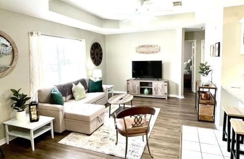 Nederland House | Peaceful Haven 2BR 1BA in Quiet Neighborhood