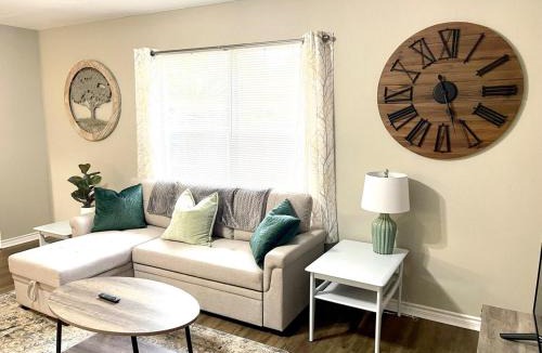 Nederland House | Peaceful Haven 2BR 1BA in Quiet Neighborhood
