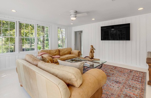 Martindale House | Peaceful Historic Luxury on the River, 4/2 w/ watercrafts, fine finishes