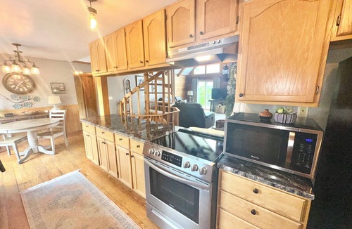 Berwick Cabin | Peaceful Lake Cabin with Hot Tub & Starry Views. Sleeps 9 Comfortably!