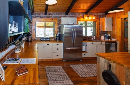 Elk Cabin | Peaceful Lakefront Cabin Retreat on a Quiet & Secluded Lake