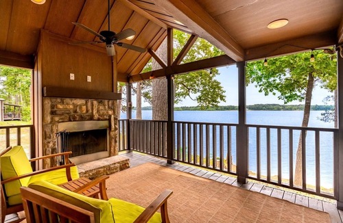 Hemphill Cabin | Peaceful Lakefront Tiny Cabin Nestled in the Sabine National Forest for a Romantic Escape in Hemphill, Texas