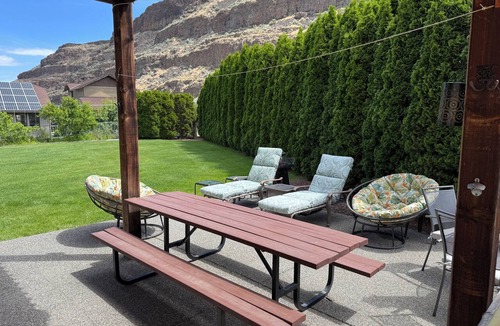 Sunland Estates Apartment | Peaceful lower studio with AC in charming Quincy sunland estates near river.