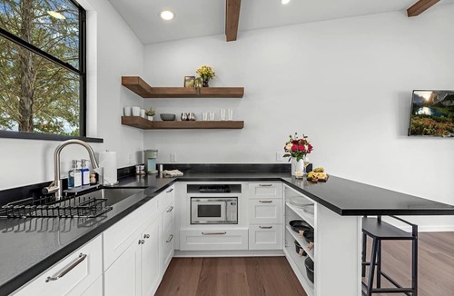 Waller House | Peaceful Luxury Tiny Home Resort with Pool & Goats near Houston, Hempstead Texas – Entire Property Rental