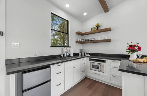 Waller House | Peaceful Luxury Tiny Home Resort with Pool & Goats near Houston, Hempstead Texas – Entire Property Rental