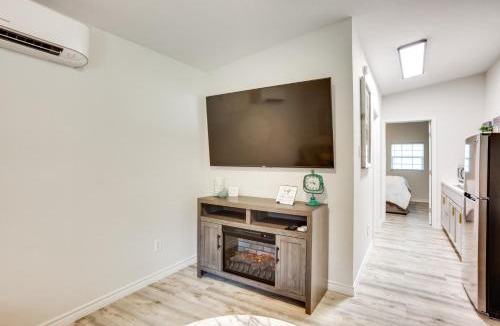 Montgomery House | Peaceful Montgomery Vacation Rental w/Porch!