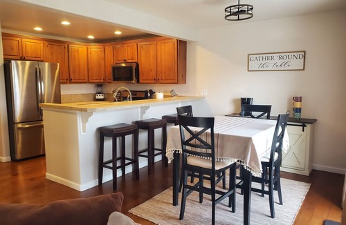 Gypsum House | Peaceful Mountain Comfort with workspace & garage. 28+Day guests welcome!