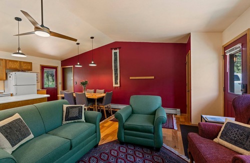 Durango House | Peaceful Neighborhood, 1-Level, 10 Min to Lake!