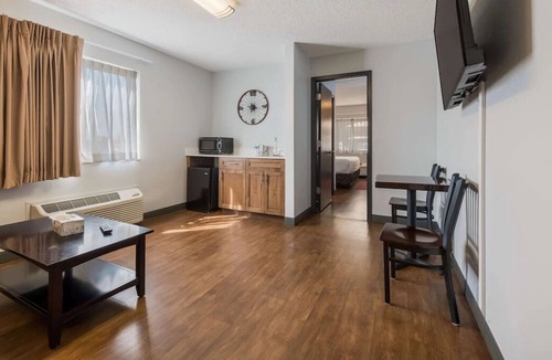 Ontario House | Peaceful Retreat! Indoor Pool, Pets Allowed, Free Parking, Free Breakfast