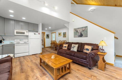 Fall River Estates Condo | Peaceful River Retreat Fireplace Close to RMNP