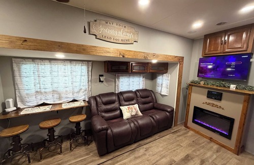 Jasper House | Peaceful RV perfect balance of escape, lakeside views, easy lake access, & fun!