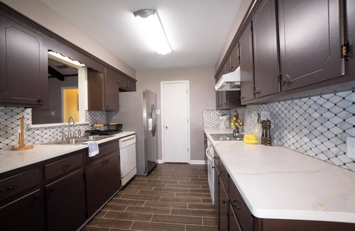 Longview House | Peaceful Small-Town Retreat with Everything Just Minutes Away