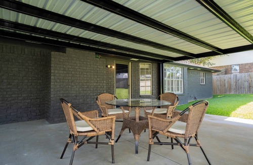 Longview House | Peaceful Small-Town Retreat with Everything Just Minutes Away