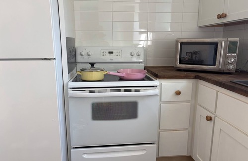 Independence Apartment | Peaceful studio 5.6 miles, 10 minute drive from FIFA World Cup stadium