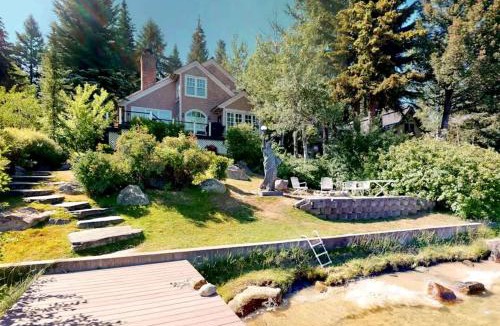 McCall House | Peaceful Waterfront Retreat with Fire Pit & Nature-Filled Surroundings in McCall, Idaho