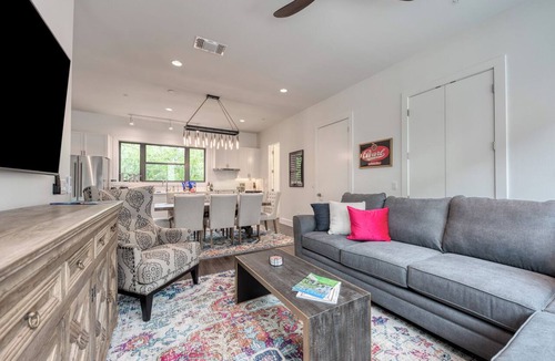 Tobin Hill House | Pearl District Oasis: Rooftop Terrace & Panoramic City Views