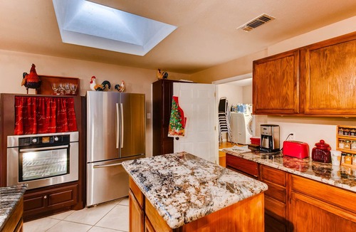 McKinney House | Pecan Grove Guest House-Melissa, TX w/breakfast 2-20 guests