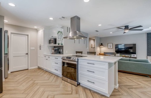 Frisco House | Pecan Grove: Stroll Downtown Frisco