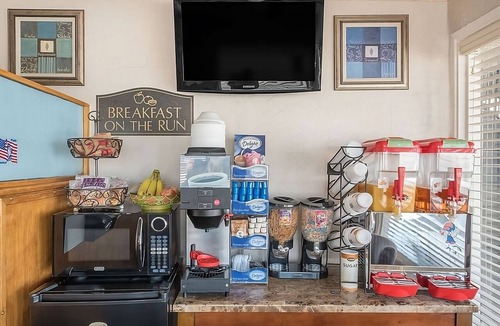 Pecos Hotel | Pecos Stay | Two Double Bed Unit | Complimentary Breakfast! Seasonal Pool!