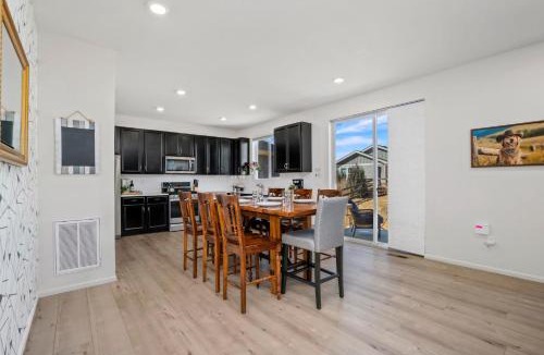Centerra House | Pelican Landing Modern 3BD in Lakes at Centerra