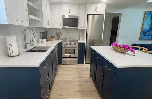 Lake Country Apartment | Pelican Loft - LakeFront Marina Property! 2 Bedroom, Kitchen, 1 Bath