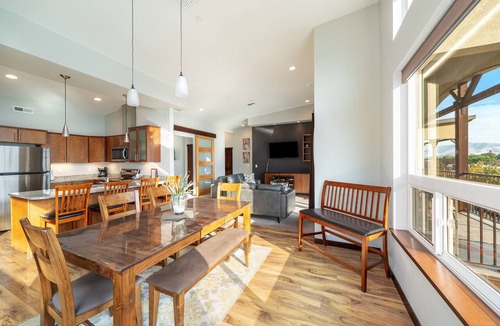 Manson Condo | Penthouse 3 - Incredible Views, Pool, Walk to Town