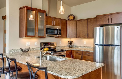 Manson Condo | Penthouse 3 - Incredible Views, Pool, Walk to Town