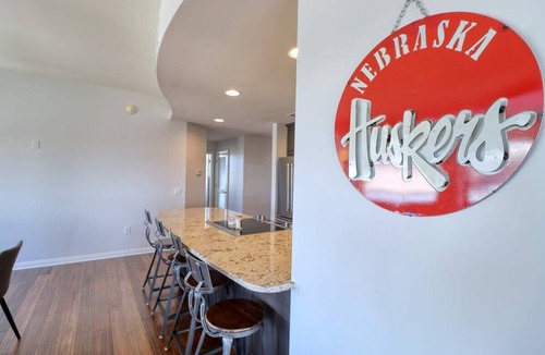 Downtown Lincoln Condo | Penthouse Condo{3 King Beds} Downtown Lincoln O st view